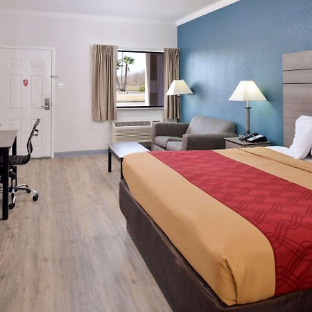 Econo Lodge Inn & Suites Port Arthur Near Sabine Pass מראה חיצוני תמונה