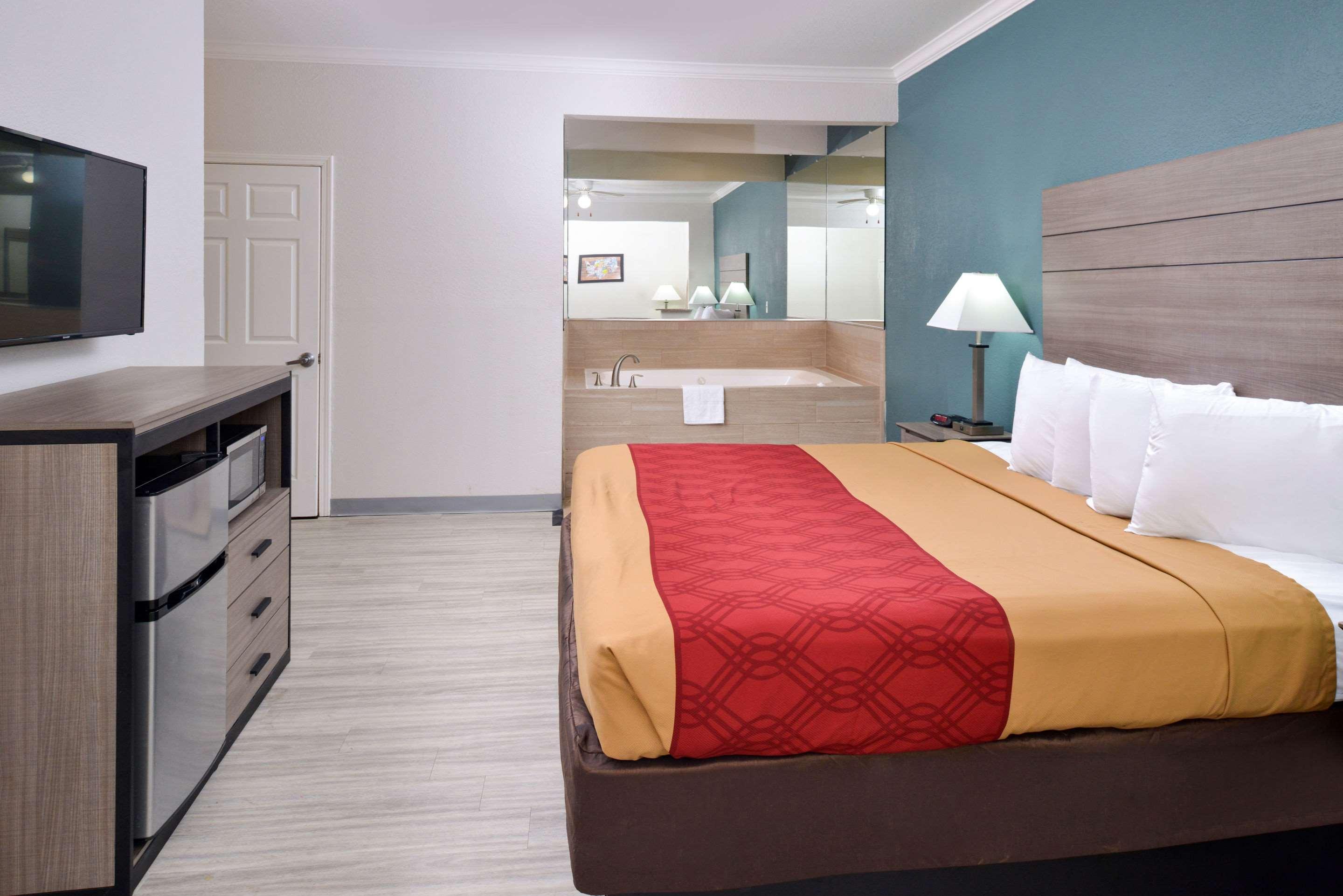 Econo Lodge Inn & Suites Port Arthur Near Sabine Pass מראה חיצוני תמונה