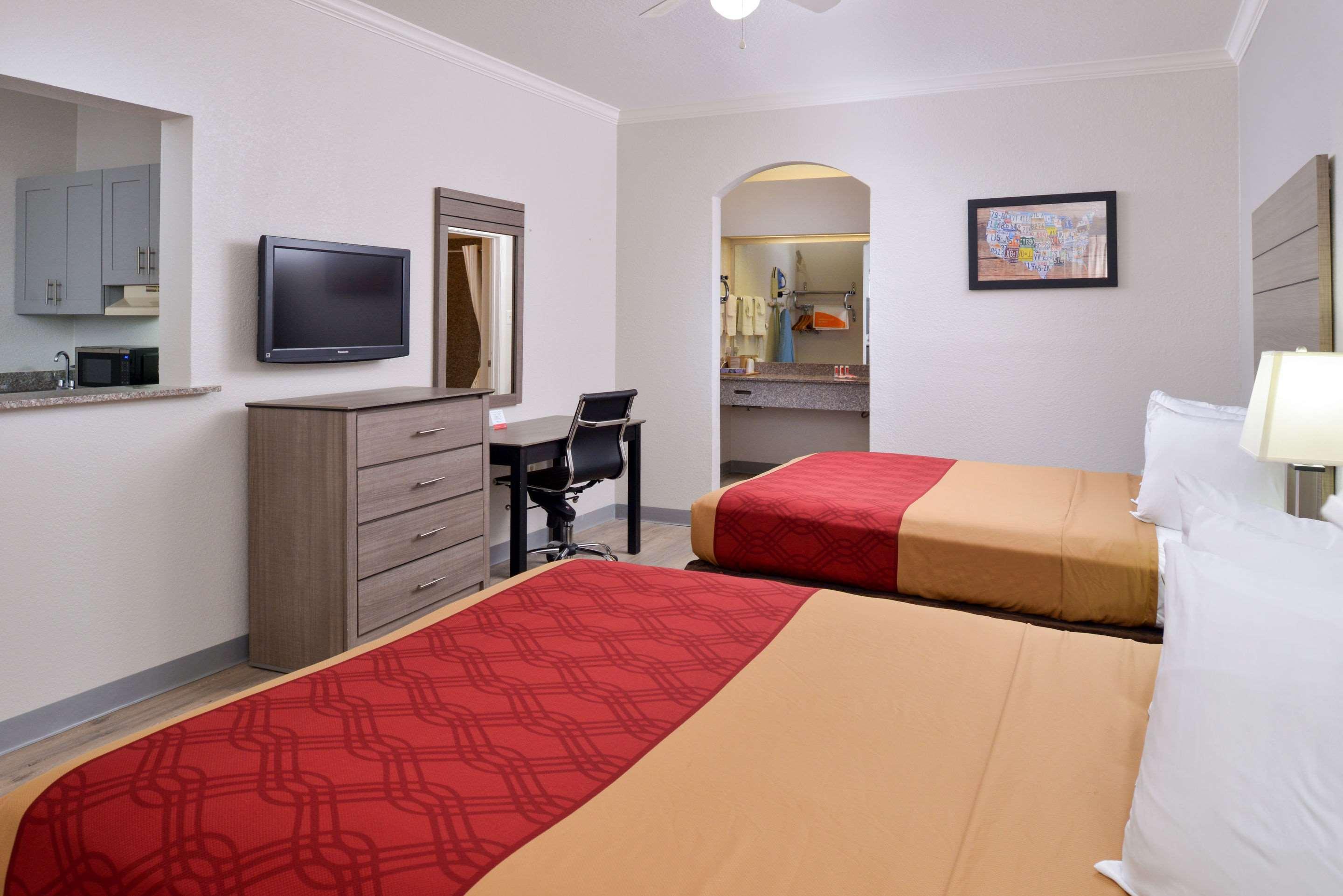 Econo Lodge Inn & Suites Port Arthur Near Sabine Pass מראה חיצוני תמונה