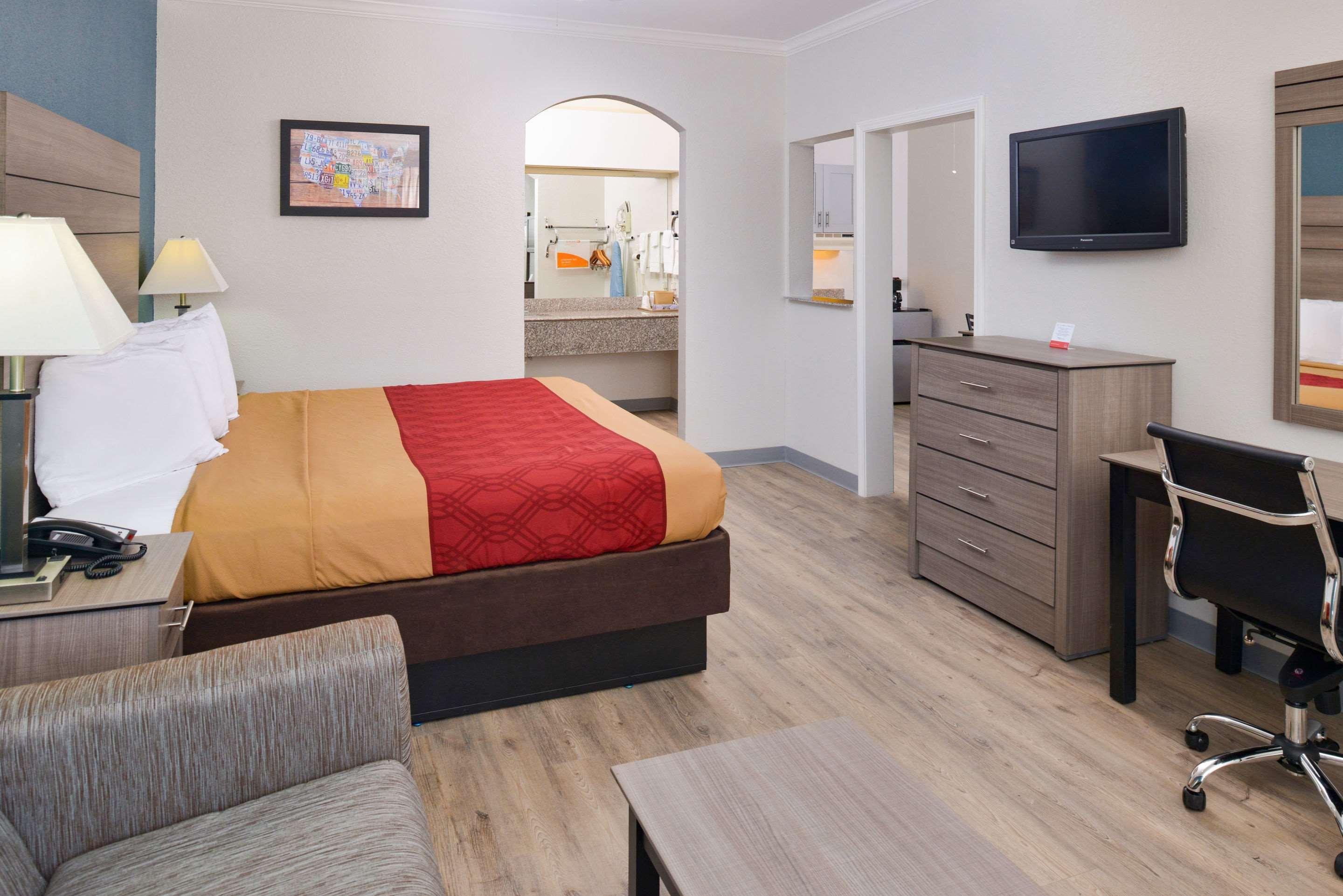 Econo Lodge Inn & Suites Port Arthur Near Sabine Pass מראה חיצוני תמונה