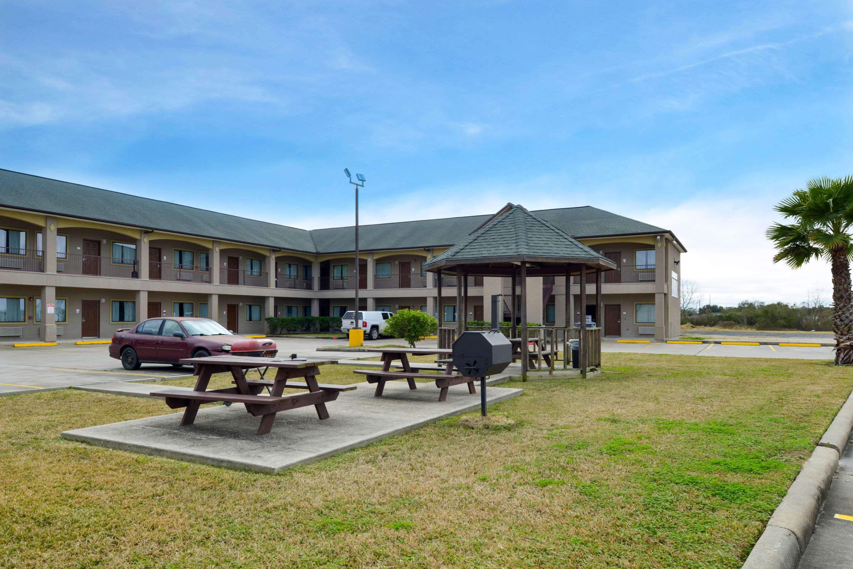 Econo Lodge Inn & Suites Port Arthur Near Sabine Pass מראה חיצוני תמונה